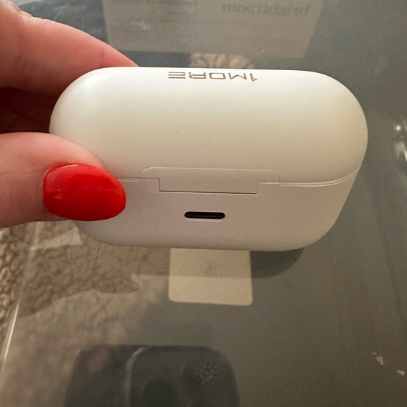 1MORE Evo Earbuds with noise cancellation - Picture 4 of 5